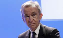 bernard arnault, lvmh, louis vuitton, richest man in world