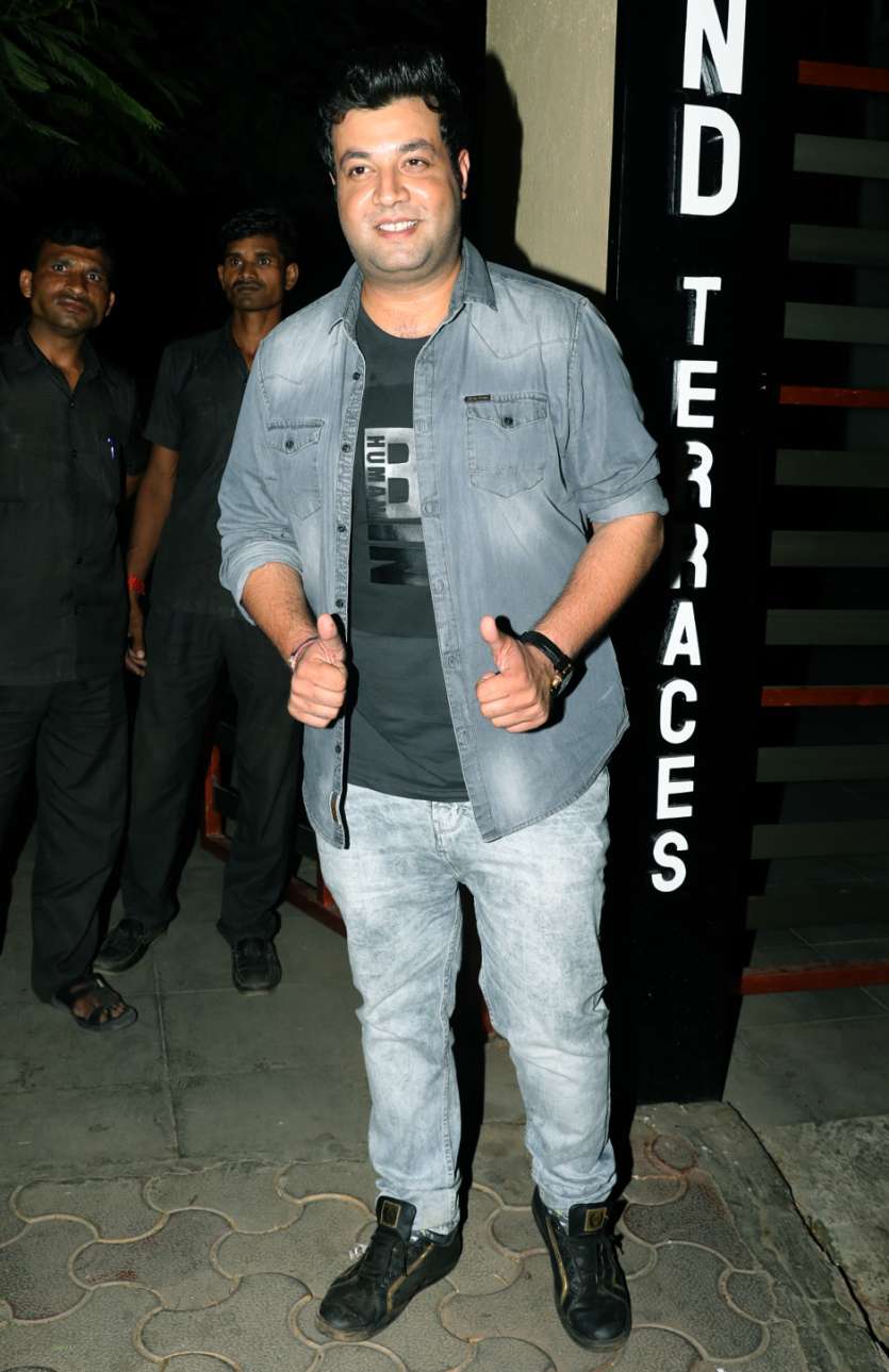   Fukrey star Varun Sharma looked delighted as he made his entry into the venue.