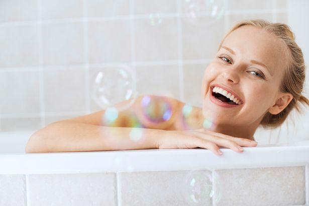 Rüyada Banyo Yapan Kadın Görmek Bakmak